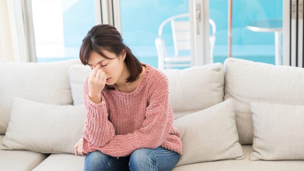 疲れを感じている女性