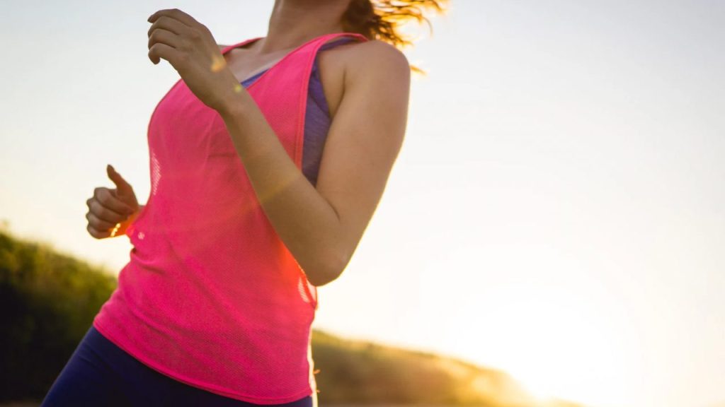 ランニングをしている女性